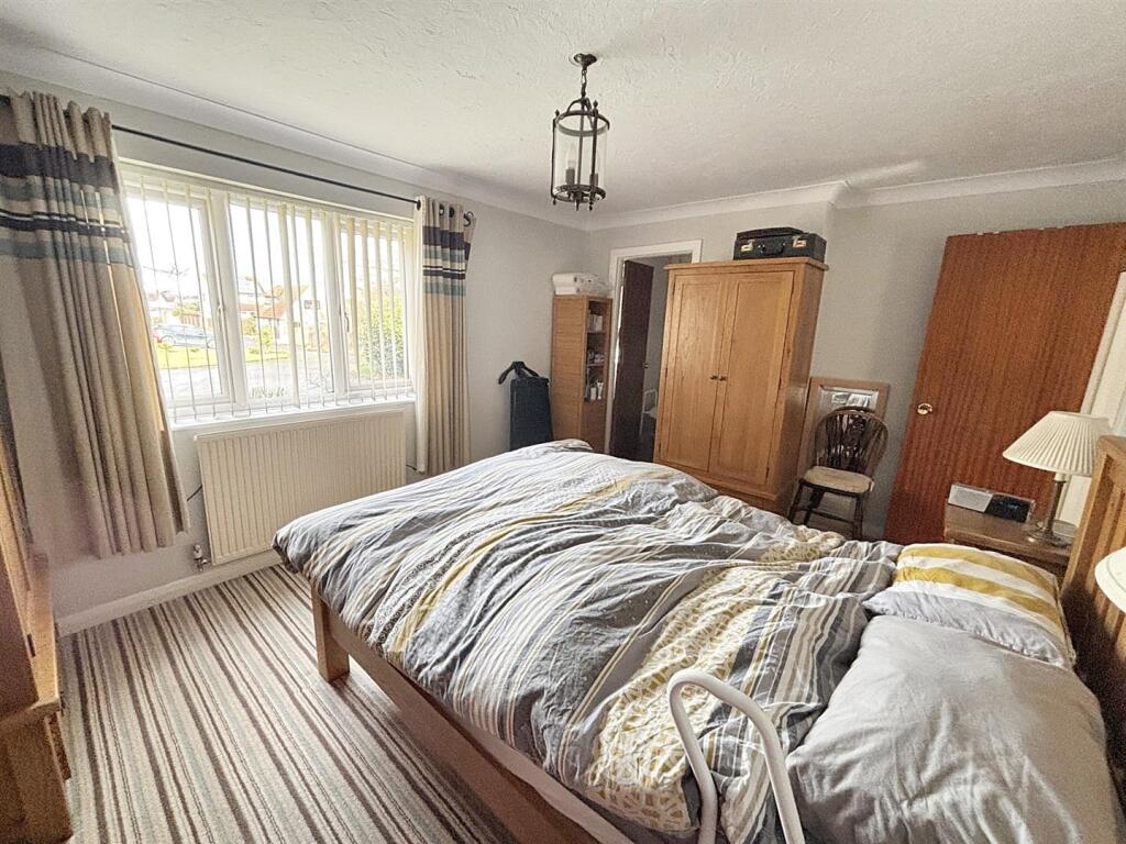 Bedroom 1.jpg