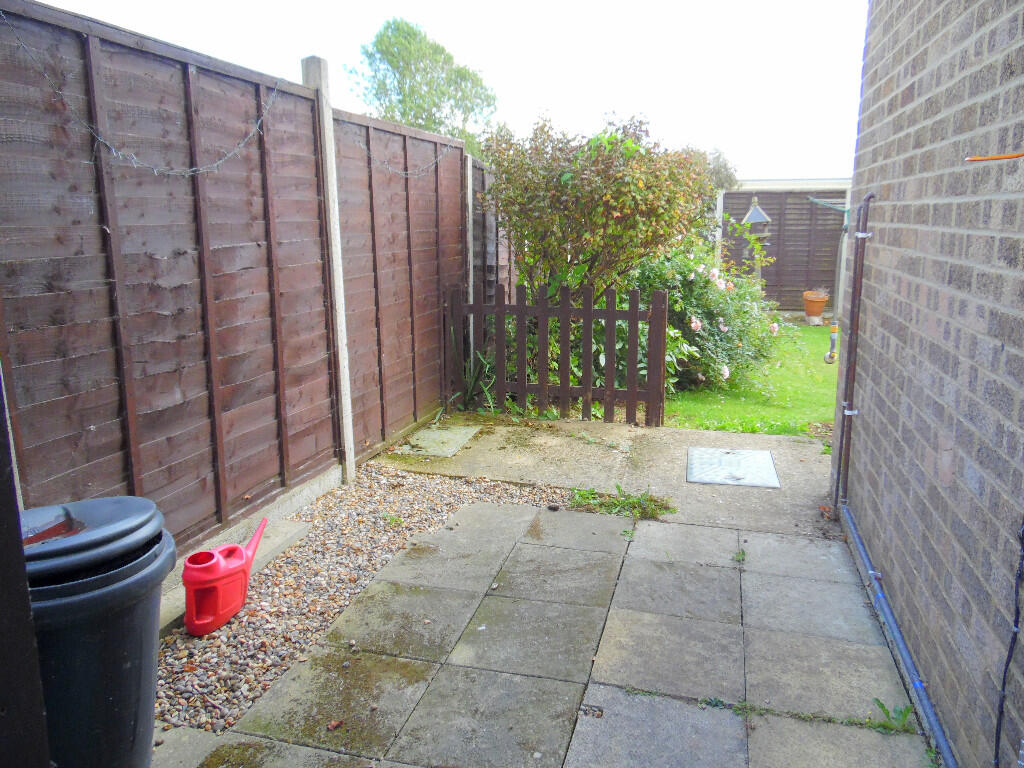 SIDE PATIO