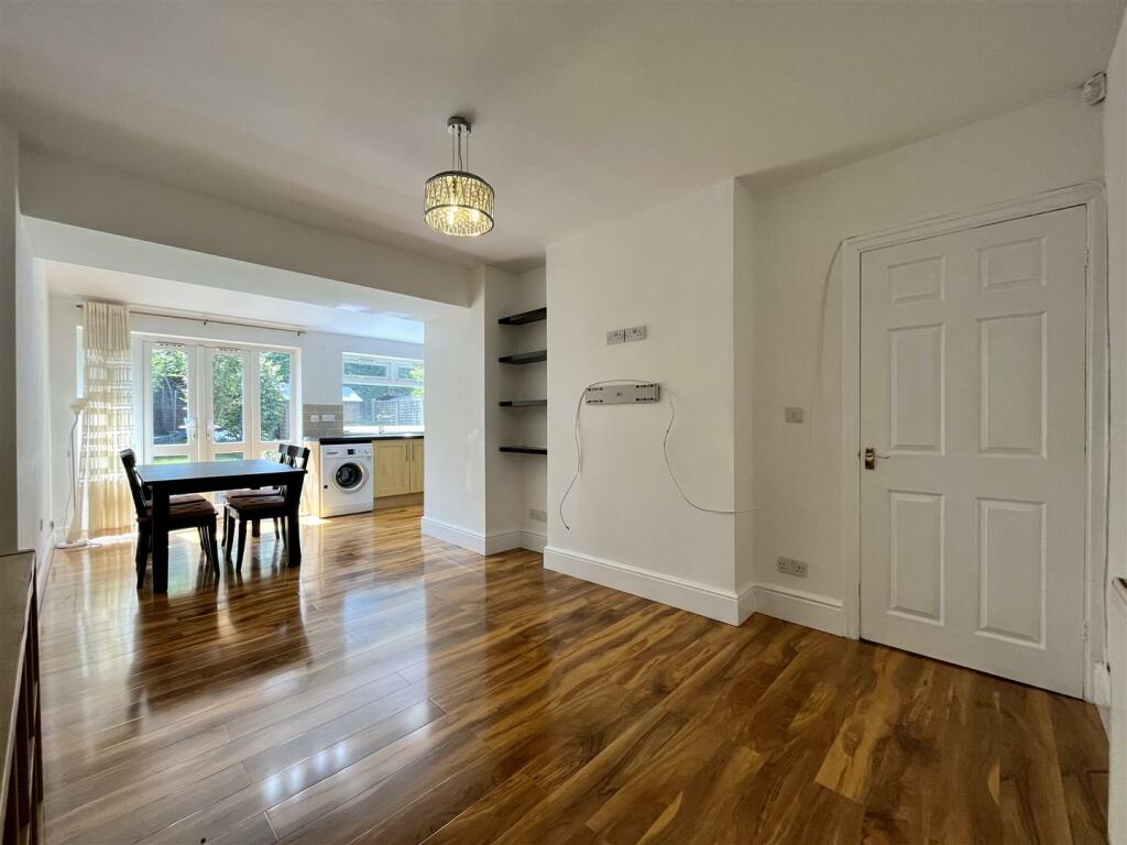 Living / Dining Area