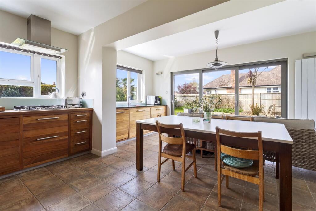 Nutley Drive 18-017.jpg