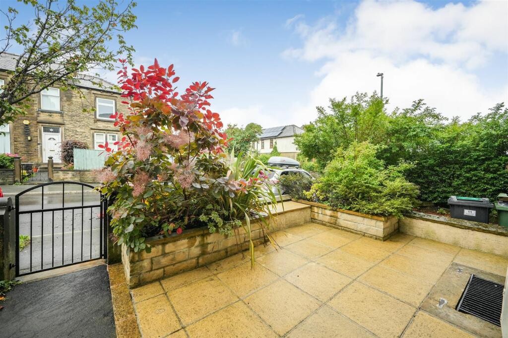 FRONT GDN.jpg