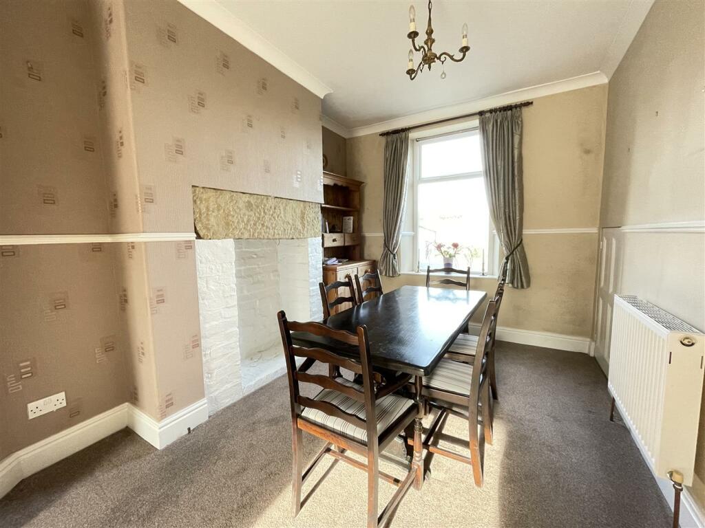 LIVING/DINING ROOM