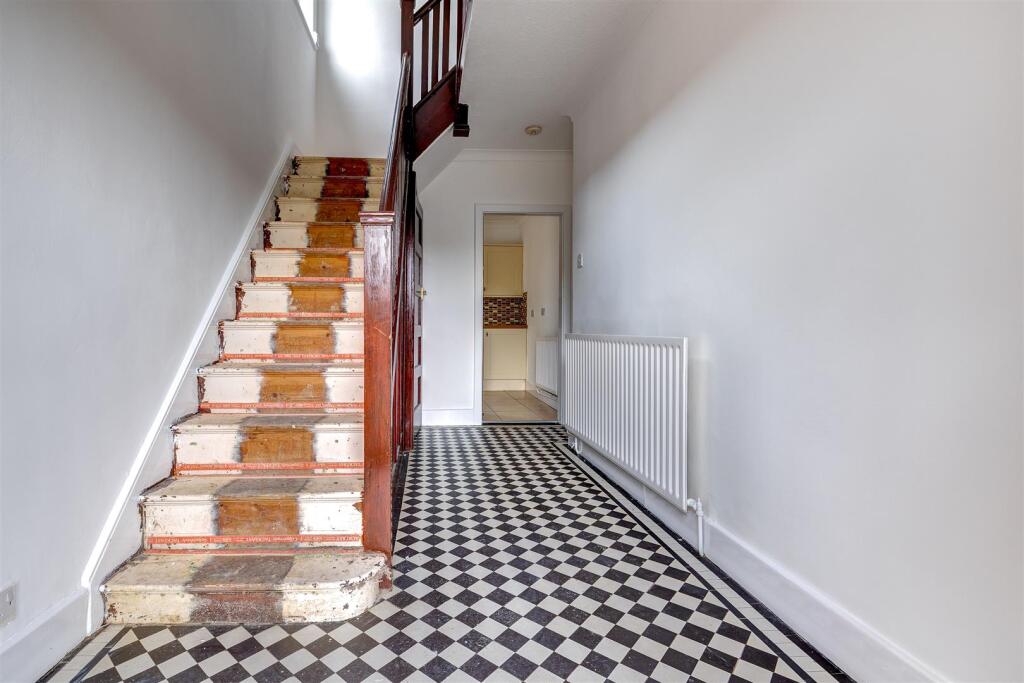 Merrylees Road, Thornton