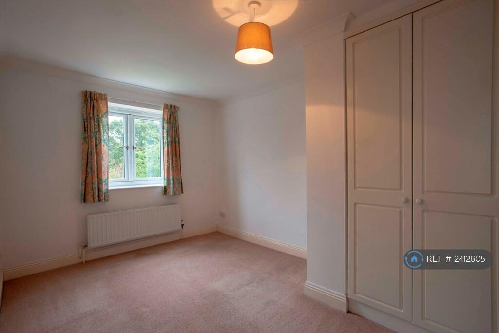 Upstairs En-Suite Bedroom