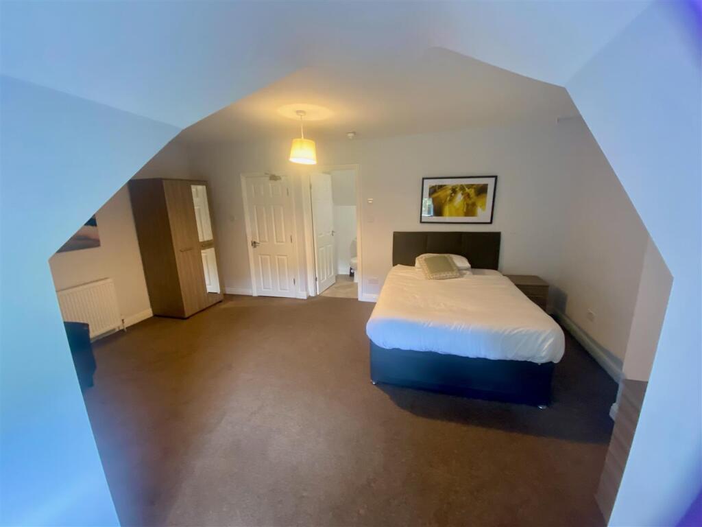 Room 6.jpeg