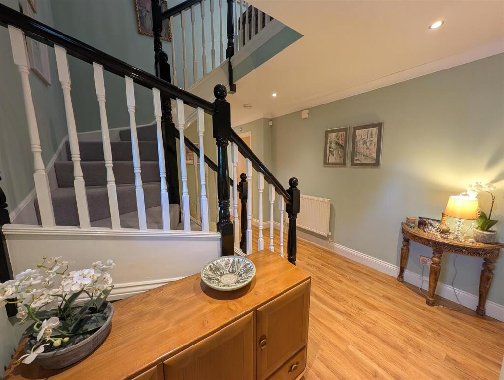 FIRST FLOOR LANDING