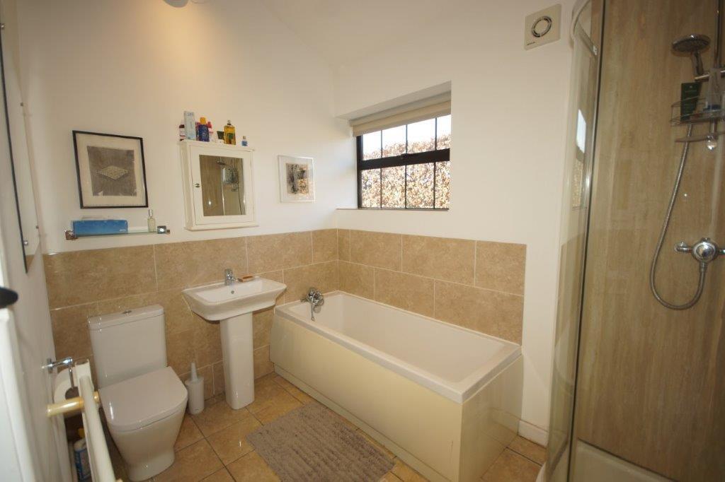4 Manor Farm Barns - Bathroom.jpg