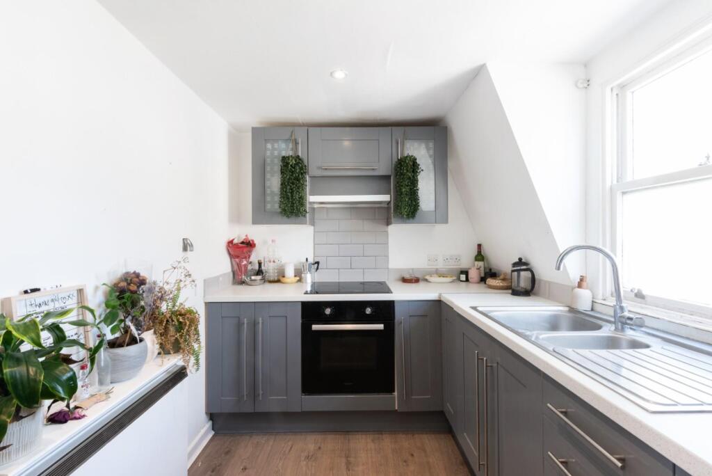 Flat 3, 9 Lower Borough Walls, Bath BA1 1QR-10.jpg