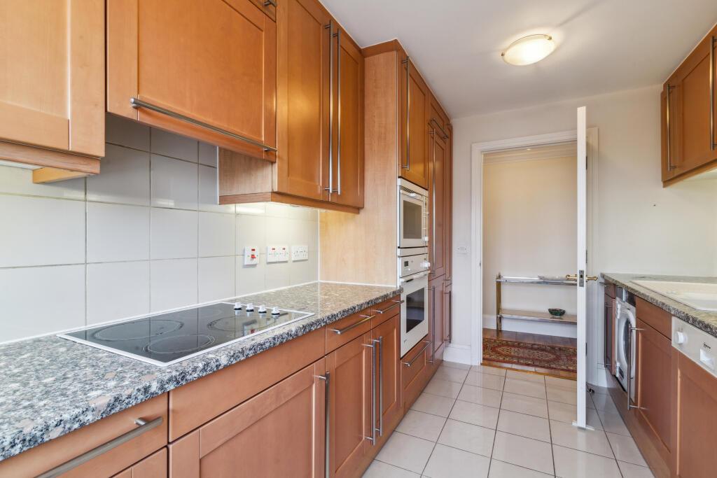 Flat 22, Peninsula Heights, 93 Albert Embankment, Vauxhall, London, SE1 7TY