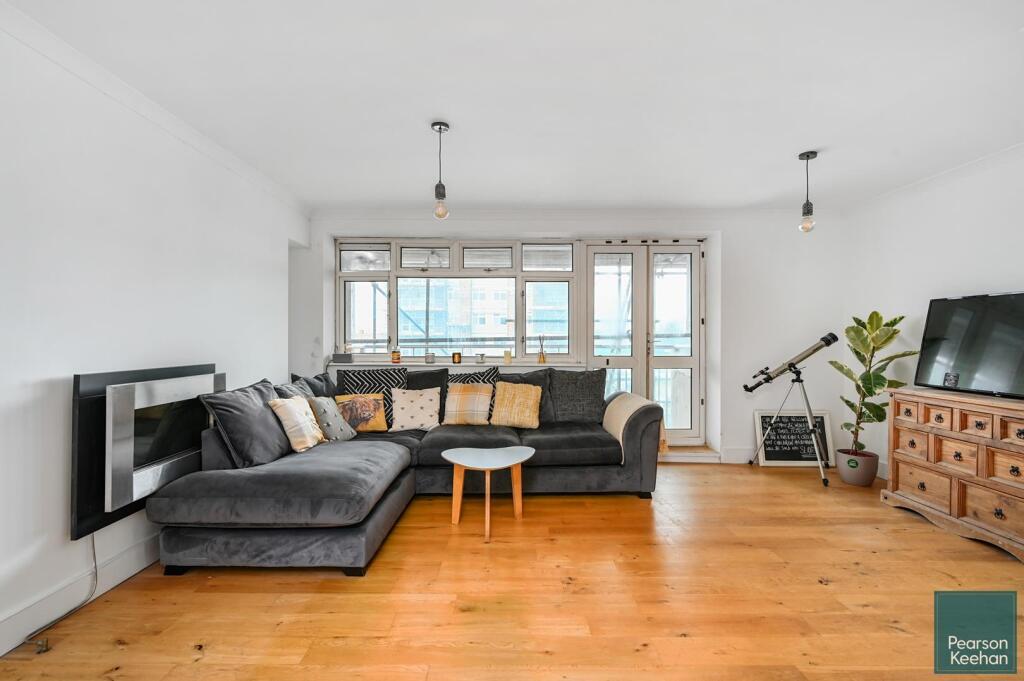 64 Coates Court, BN42 (5).jpg