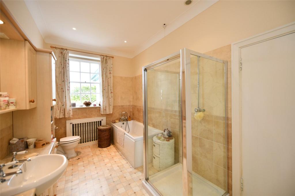 Jack &amp; Jill Bathroom