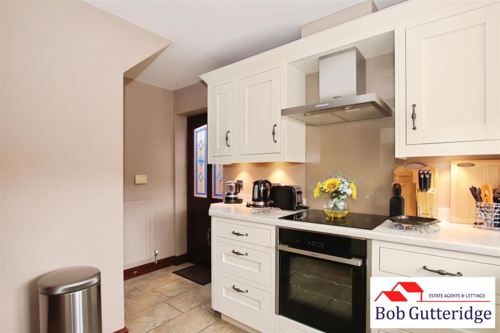 FITTED KITCHEN