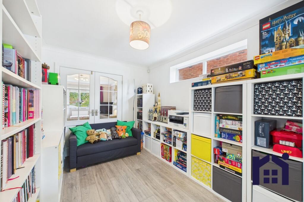 Playroom/snug