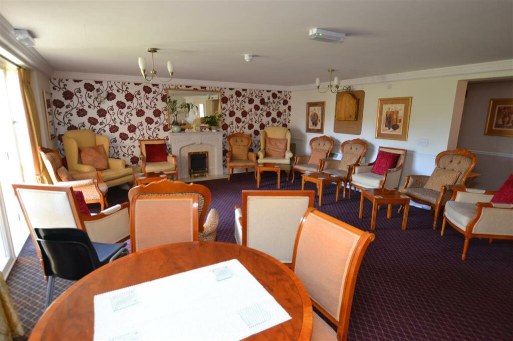 COMMUNAL LOUNGE
