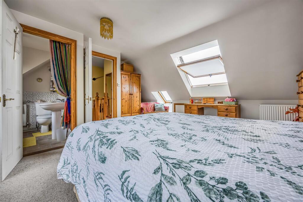 59 Woodfield Avenue, Drayton-Small-PorticoMarketin