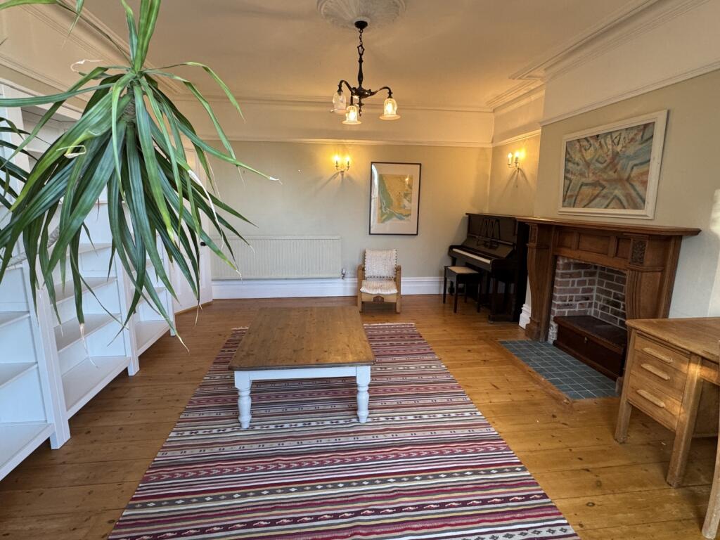 2 Longlands - Reception (3)