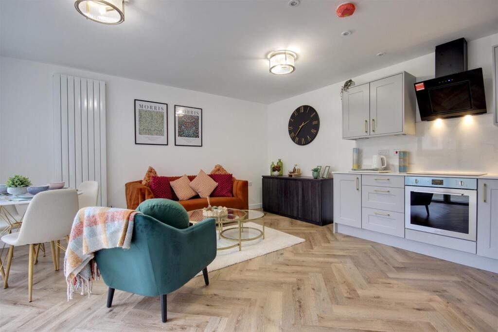 Plot 4 The Hideaway (14).jpg