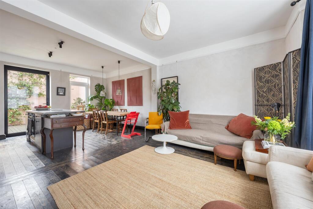 Neville Road E7