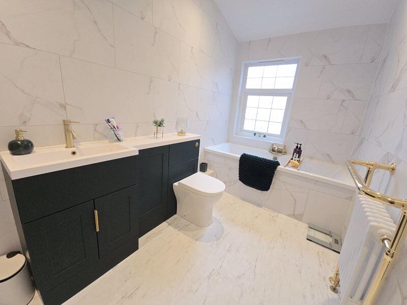 Family Bathroom 