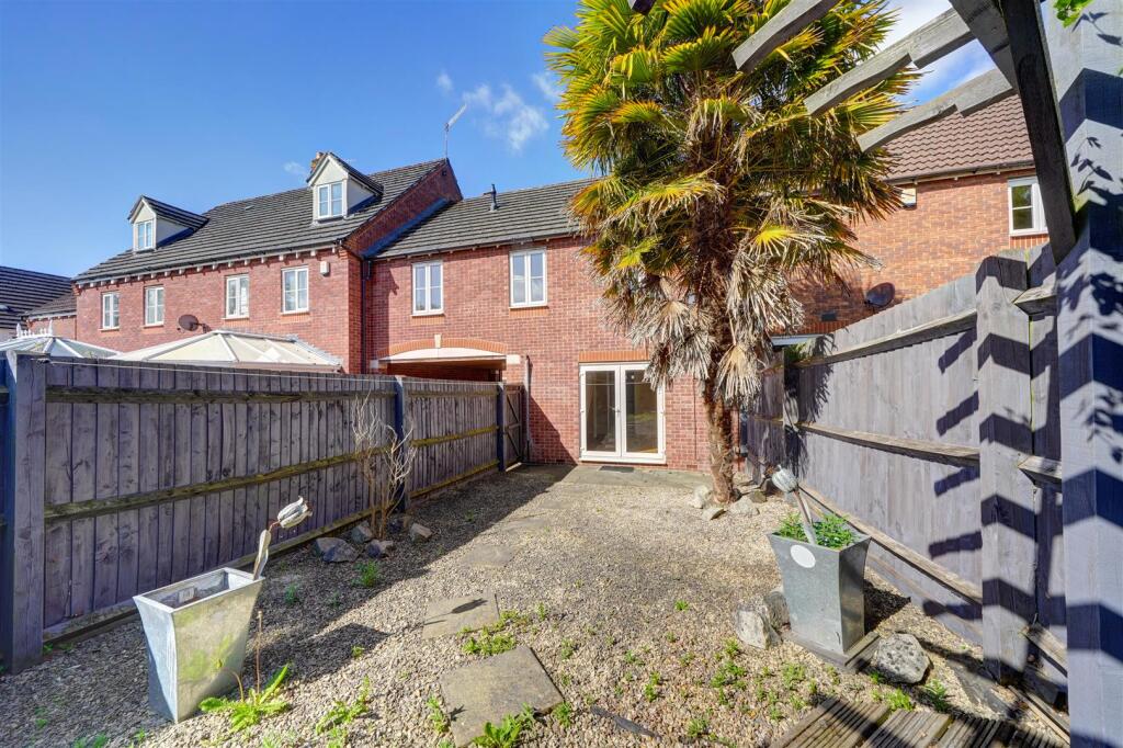 4 Mondrian Close (14).jpg