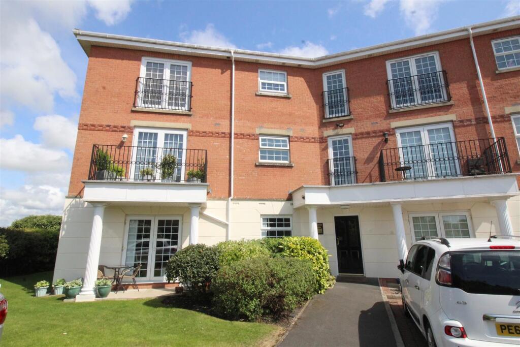 New Hampshire Court, 308, front.JPG