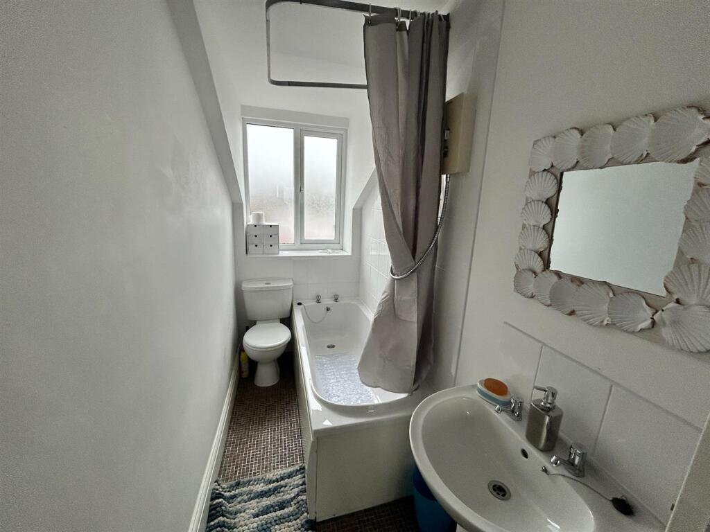 3502 f bath.jpeg