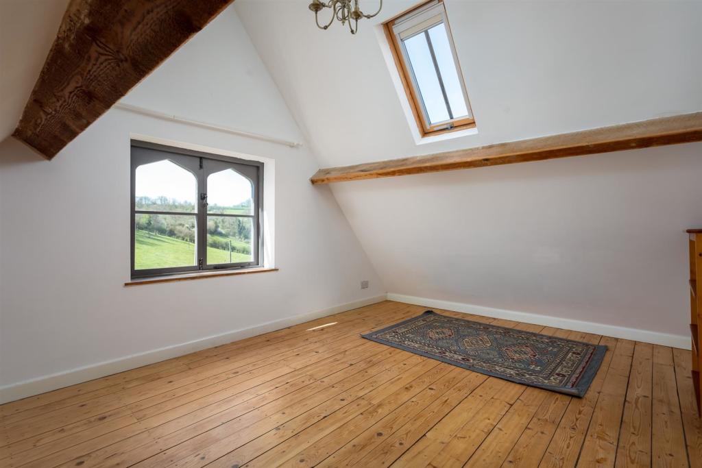 35 - Christmas Cottage - GL6 8JG - Web.jpg