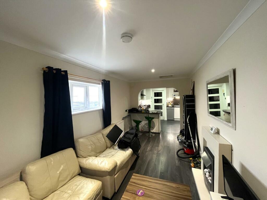Living Room 2.jpeg