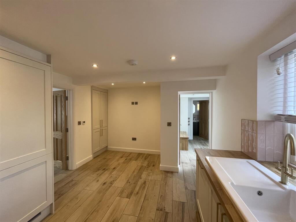 2 Manor Cottages - Kitchen Diner.JPG