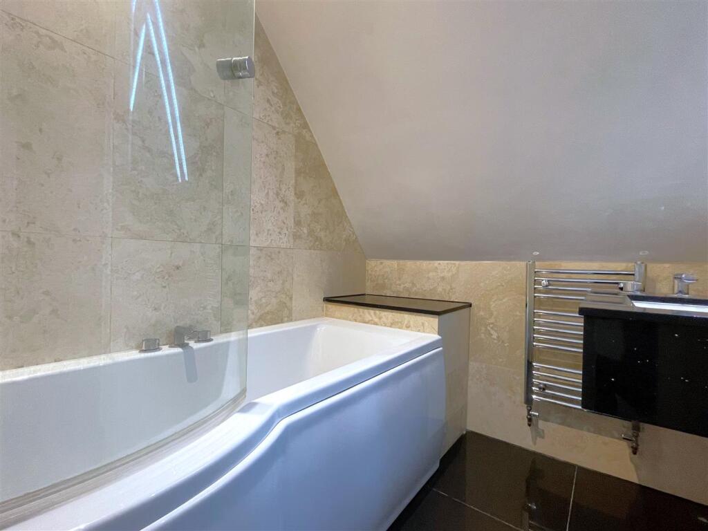 A.Bathroom.jpg