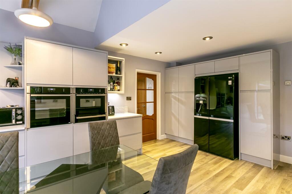 kitchen 2.jpg
