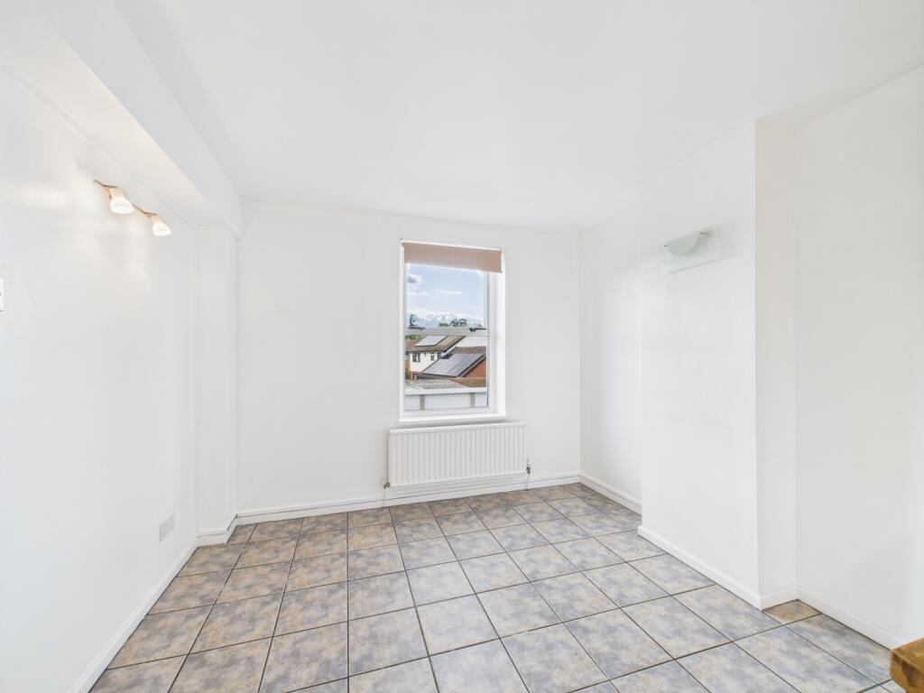 CAM01740G0-PR0412-STILL004