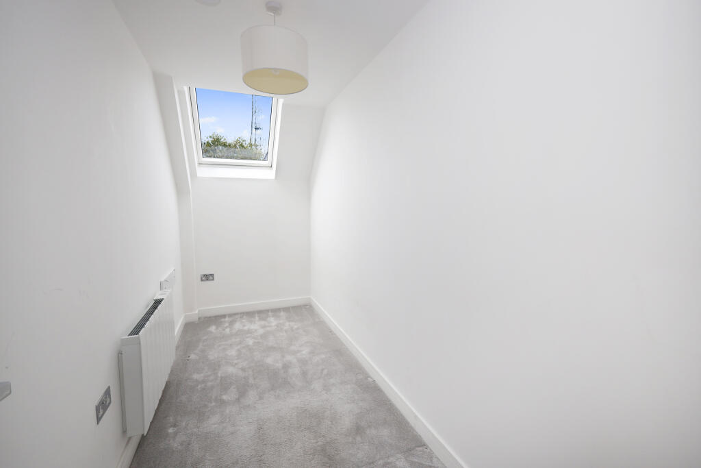 second bedroom.JPG