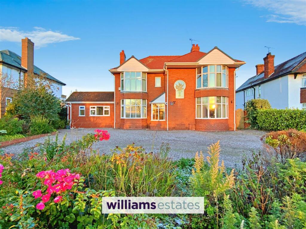 front picture &amp; driveway