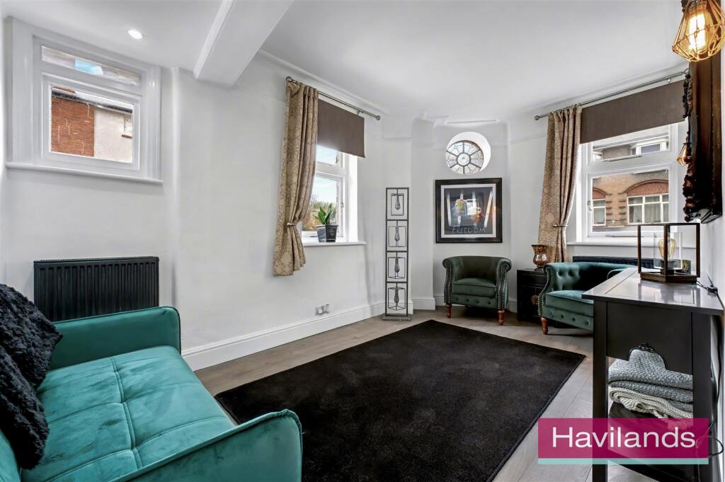 Flat 21A, The Grangeway N21 2HD-4.jpg