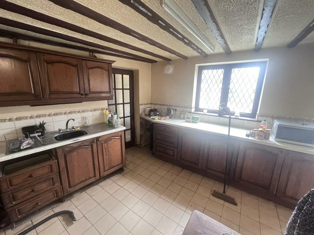 REAR KITCHEN/DINING ROOM