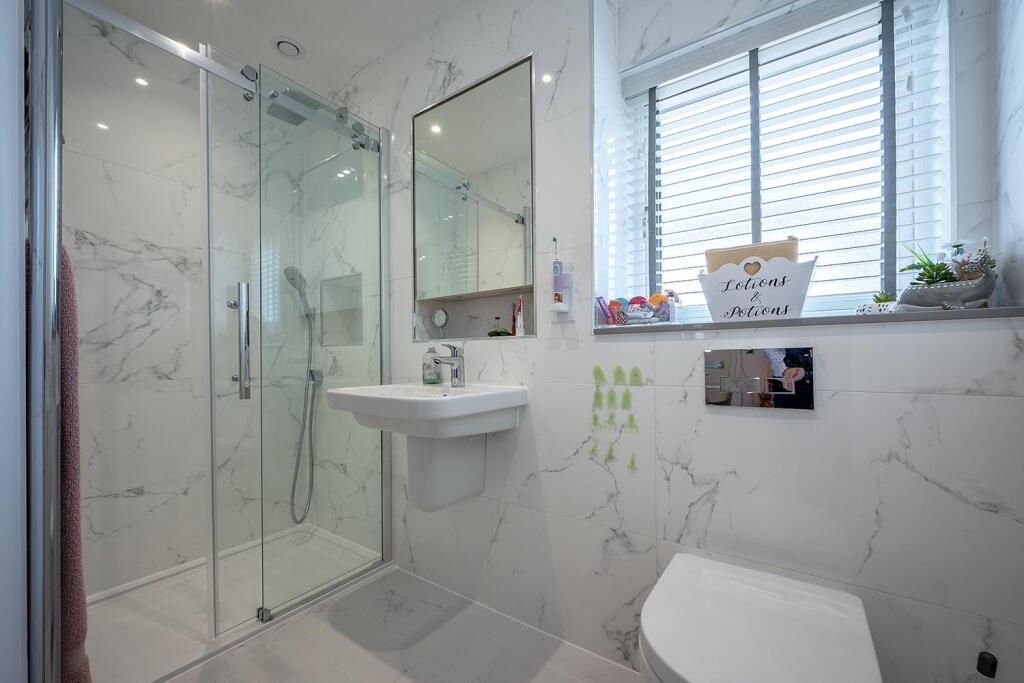2nd En-suite