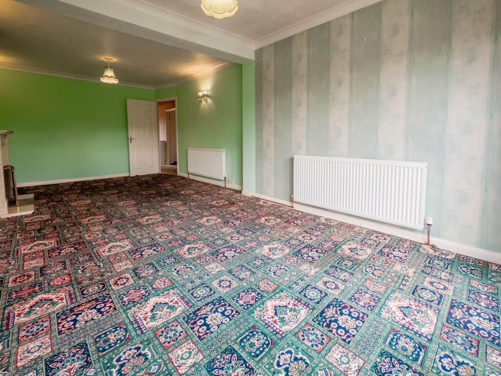 Lounge/dining room c