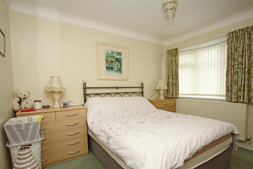 Bedroom a.jpg