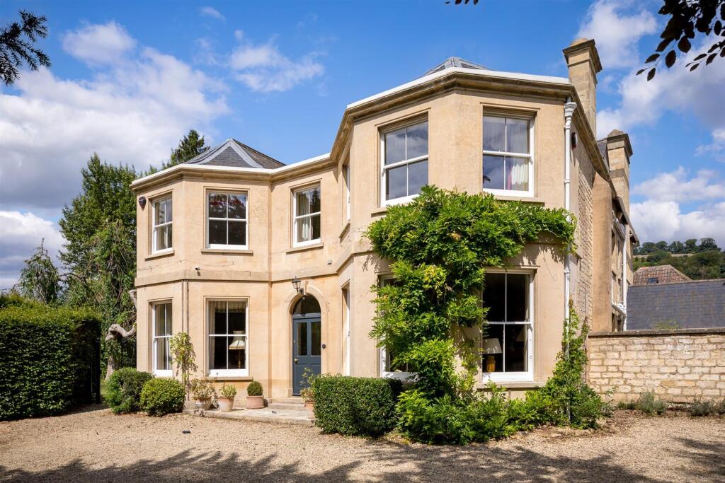 8 - Rockstowes Hill - GL11 5AF - Web.jpg