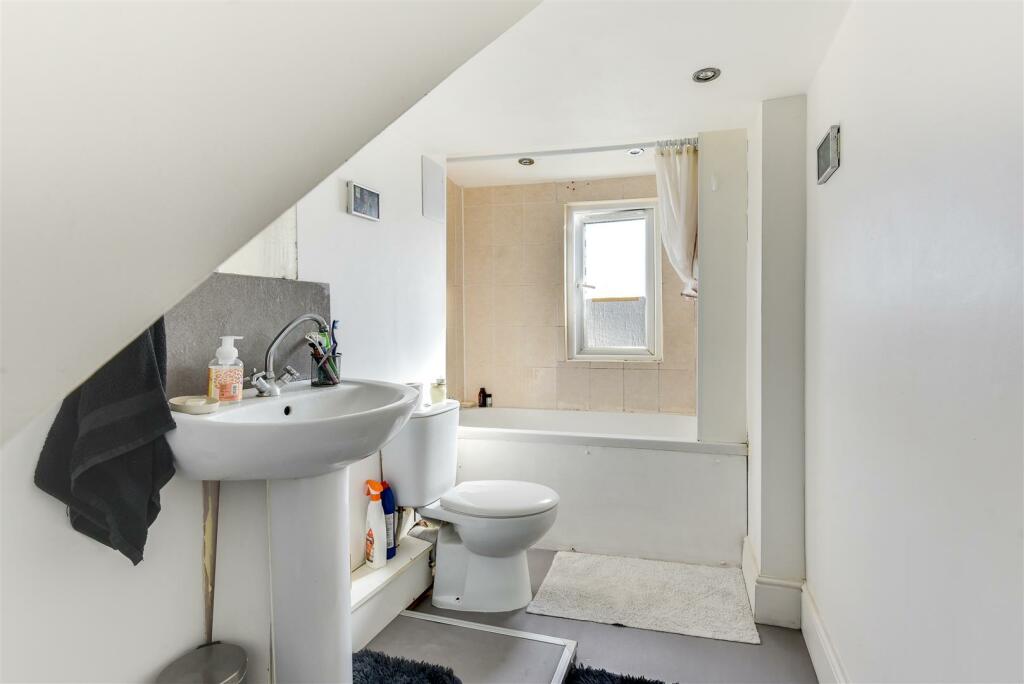Flat 2-7.jpg