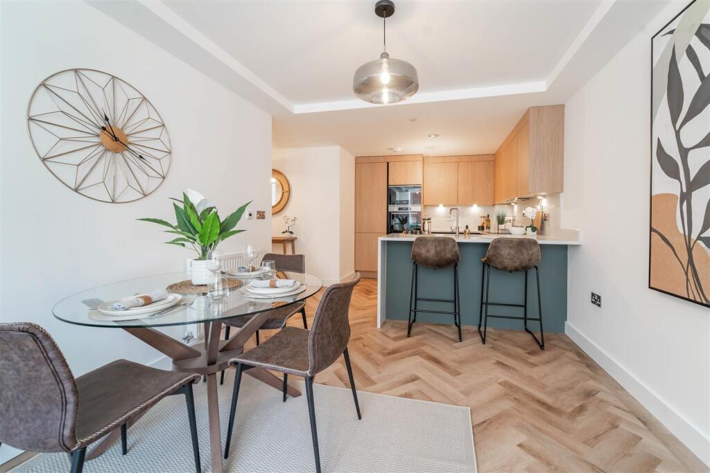 Centurion Apt 18-04.jpg