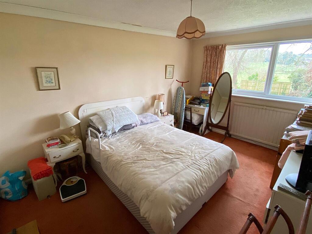 bed1.jpg