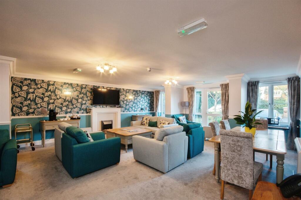 Owners Lounge.jpg