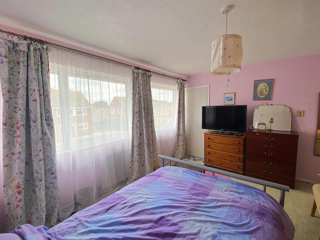 60 Gwyneth Grove - Bed2.jpg