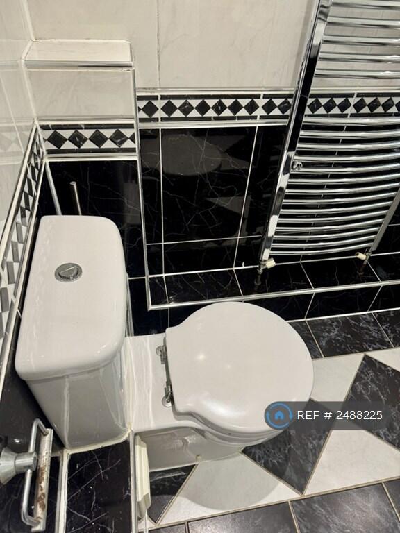 2 Toilets (In Shared Accommodation))