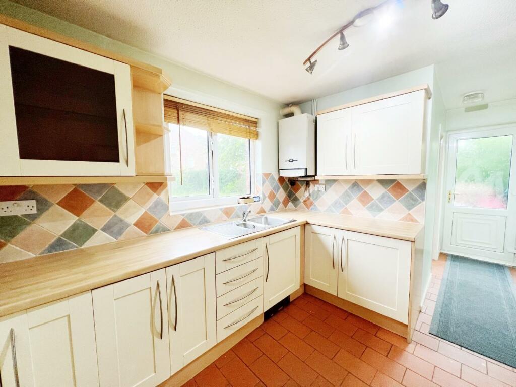 Kitchen pic 2.jpg