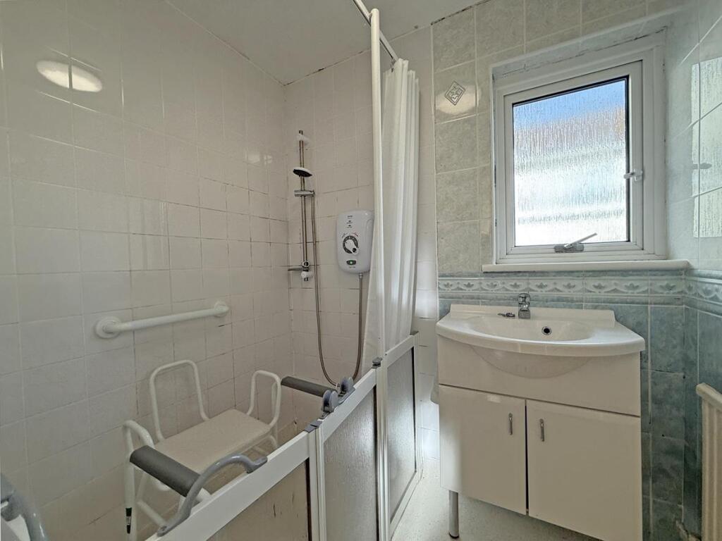 Cardigan Road 20 - Shower Room.jpg