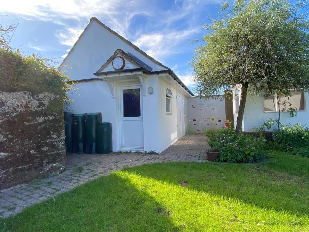 Outside building /Office/Workshop