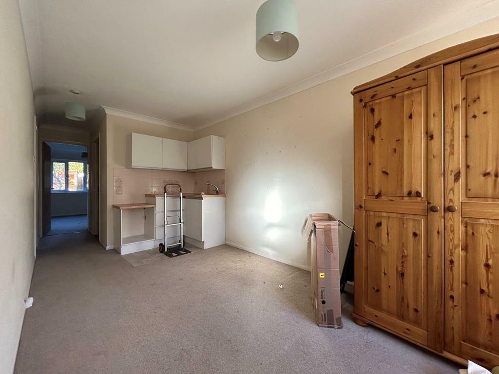 LOUNGE/KITCHEN